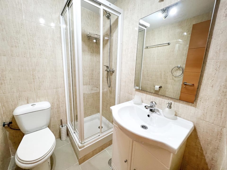 Shower, Bathroom, towels