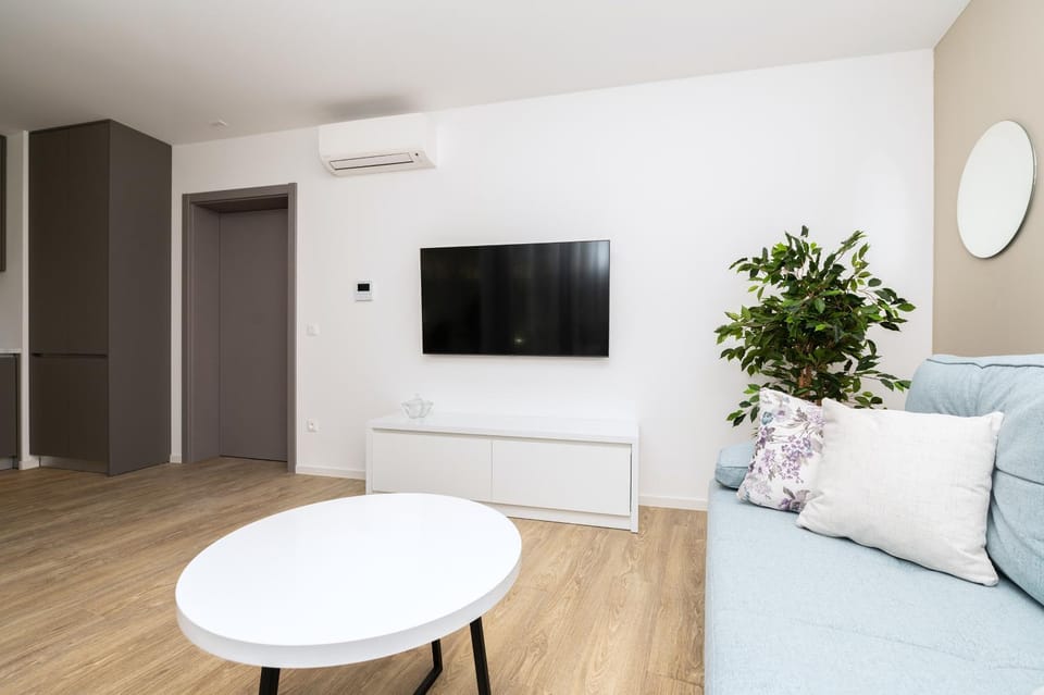 TV and multimedia, Living room, air conditioner