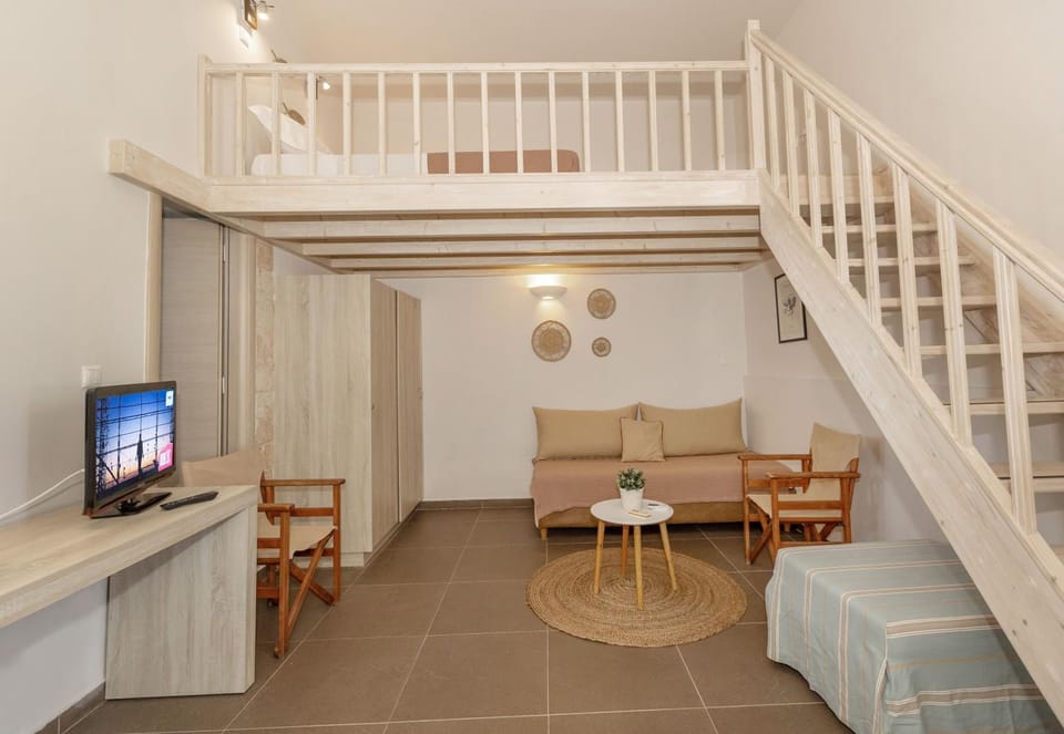 Bed, Living room, wardrobe, air conditioner