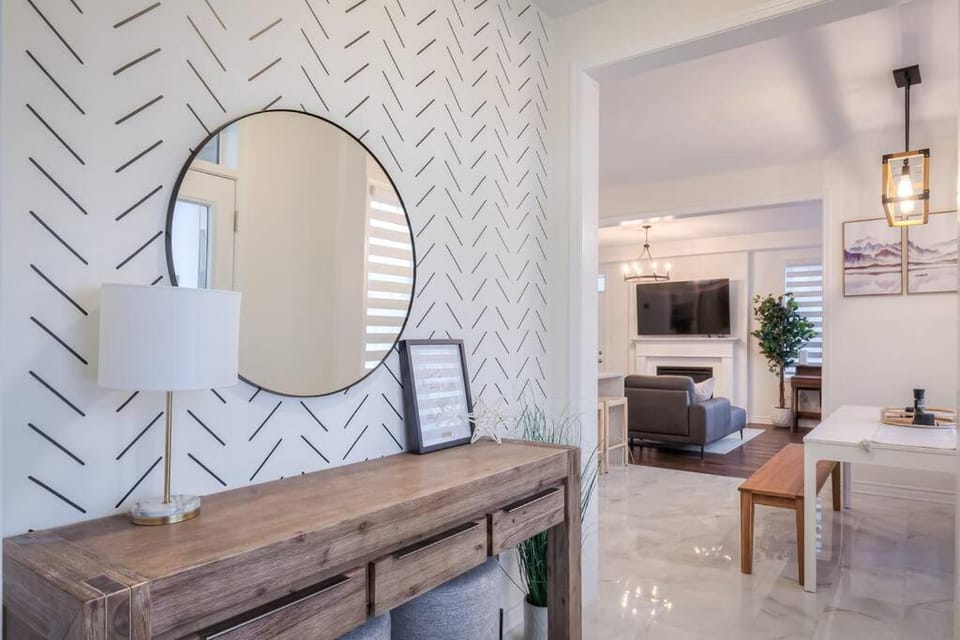 Modern Comforts and Spacious Living 4B/3.5 Bath House in Pickering