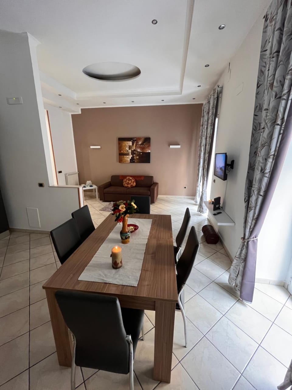 TV and multimedia, Living room, Seating area, Dining area