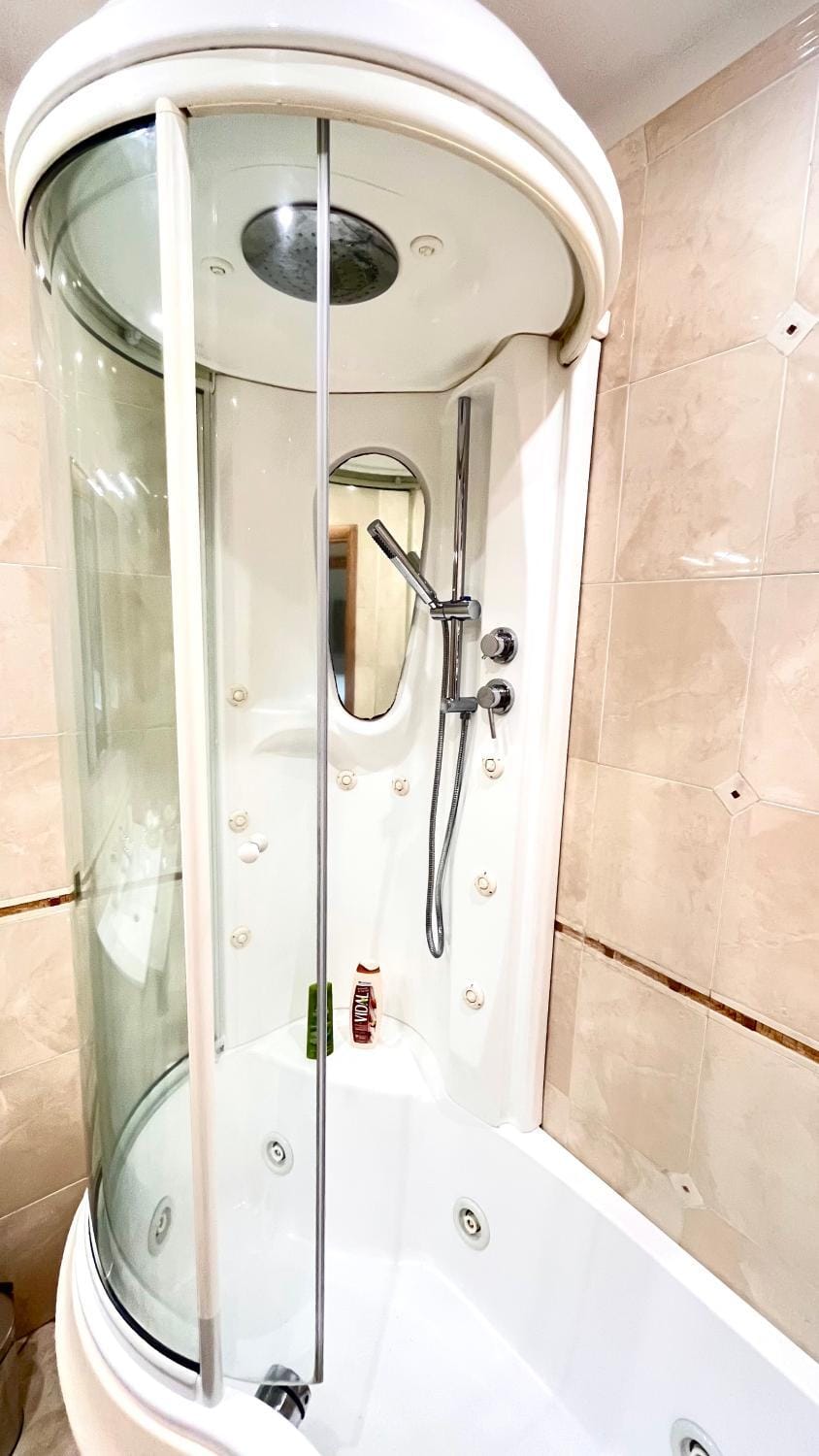 Shower, Hot Tub, Bathroom