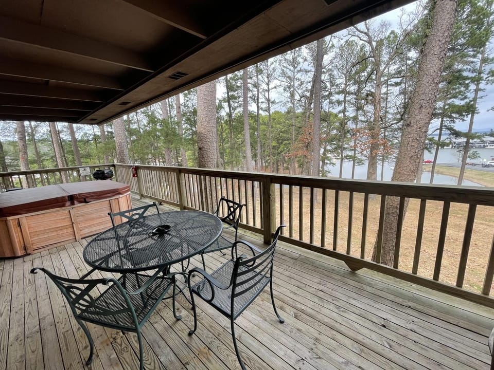 Mountain Harbor Lodge cottage on Lake Ouachita House in Lake Ouachita