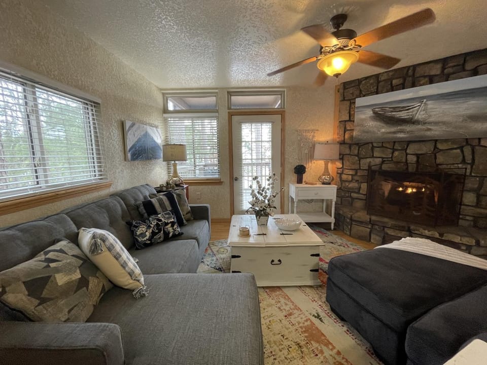 Mountain Harbor Lodge cottage on Lake Ouachita House in Lake Ouachita