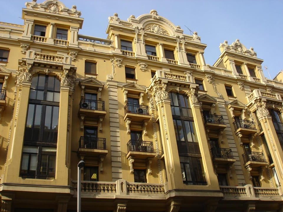 Facade/entrance, Location