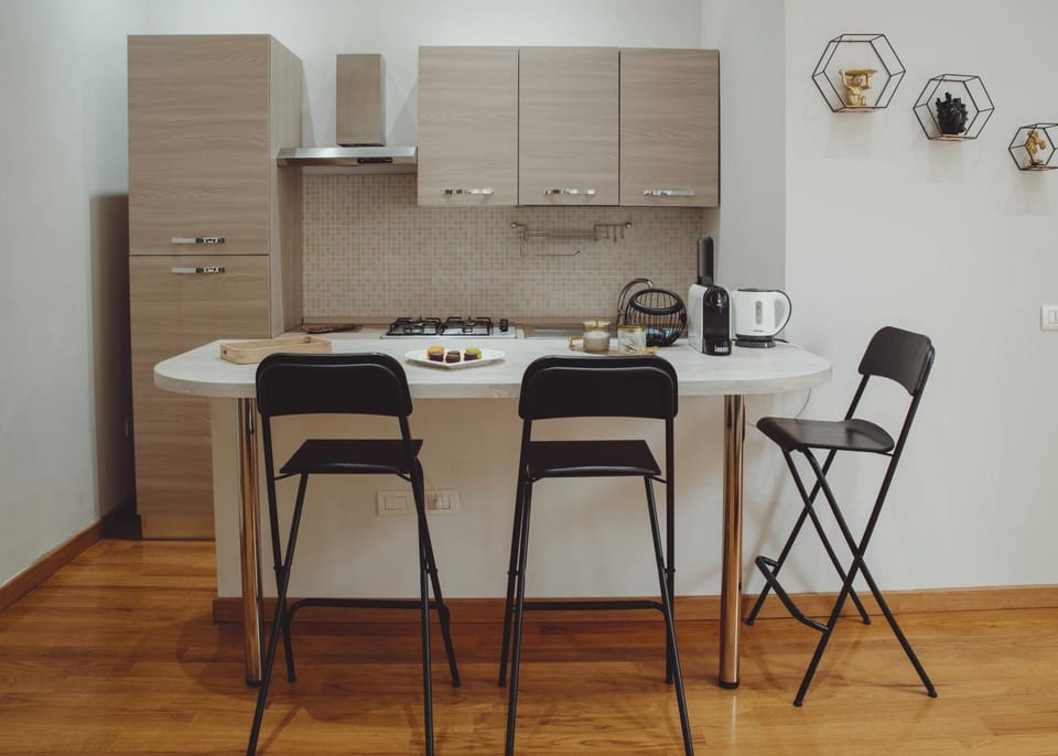 Coffee/tea facilities, Kitchen or kitchenette, Dining area, Bedroom, minibar, stove, kitchen