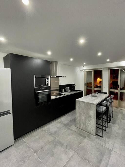 Appartement 3 pièces refait à neuf. Centre-ville. Apartment in Menton