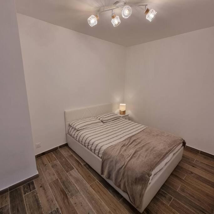 Appartement 3 pièces refait à neuf. Centre-ville. Apartment in Menton