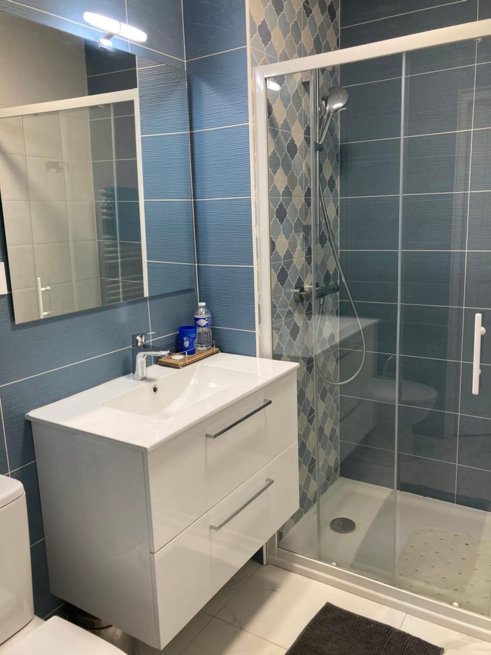 Shower, Bathroom, towels