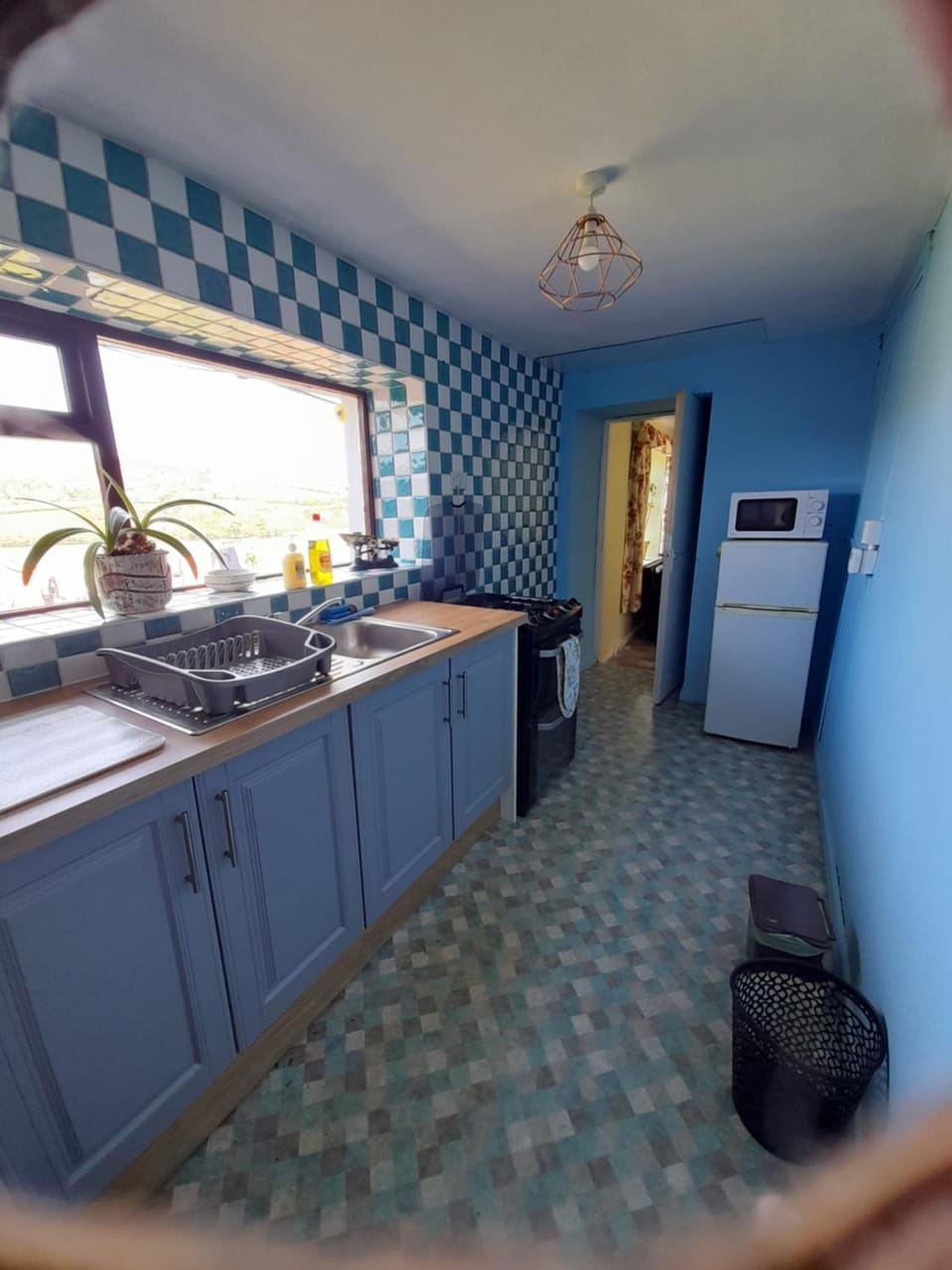 Granny's cottage, a lovely lakeside cottage House in County Donegal