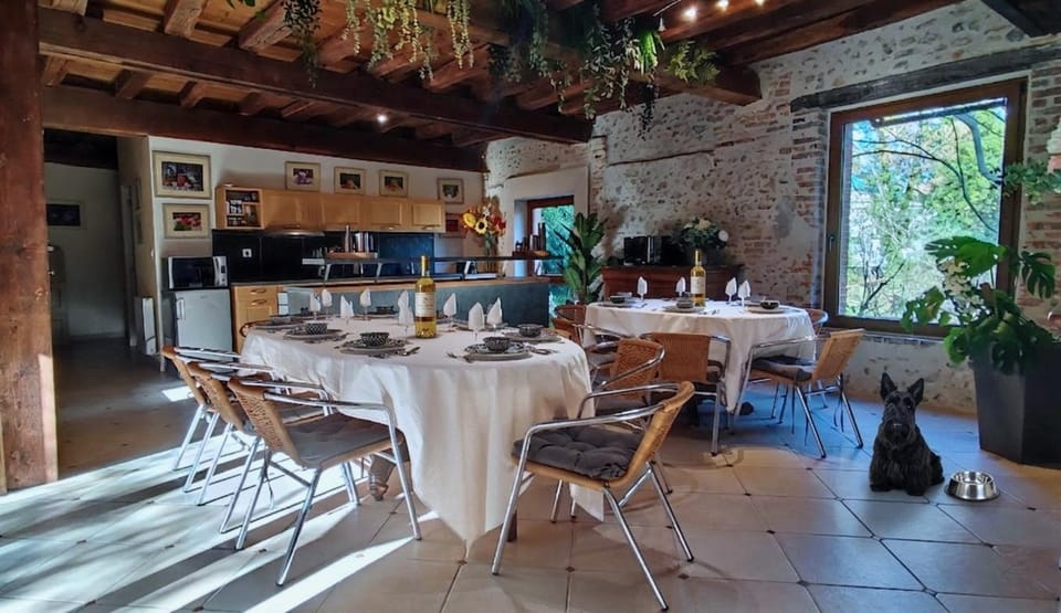 Coffee/tea facilities, Banquet/Function facilities, Dining area, Meeting/conference room, Garden view, River view, dishwasher, microwave, oven, toaster, washing machine
