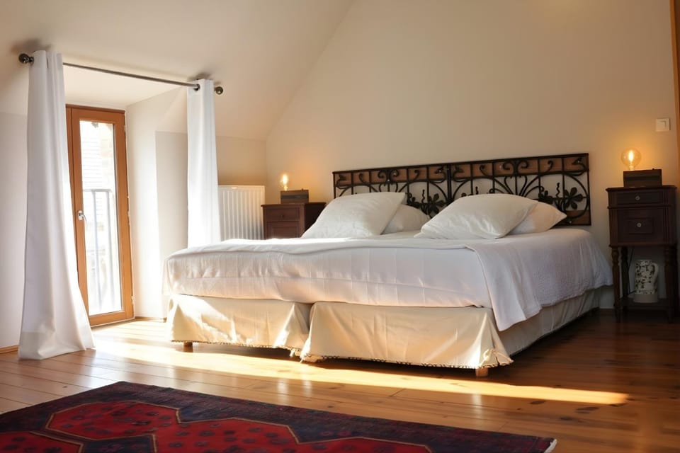Bed, Bedroom, Landmark view, Quiet street view, internet