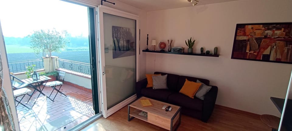 Bilocale tra città e colline. Apartment in Emilia-Romagna