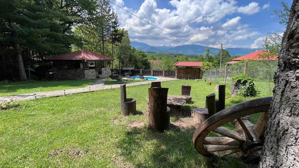 Property building, Nearby landmark, Communal lounge/ TV room, Spring, Day, Natural landscape, Garden, Evening entertainment, Garden view, Mountain view
