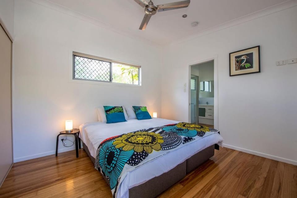 Butterfly Bungalow House in Florence Bay
