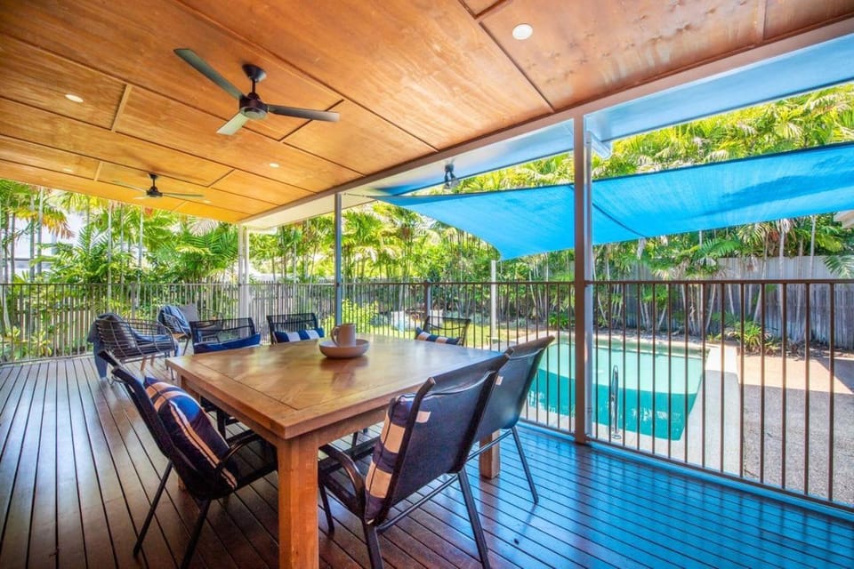 Butterfly Bungalow House in Florence Bay