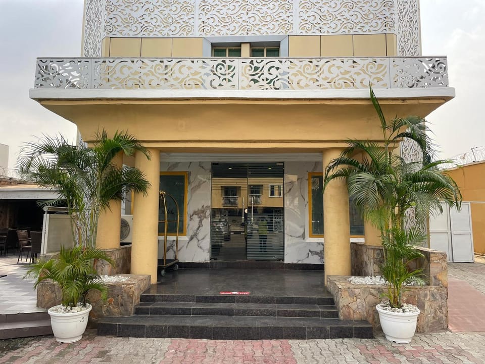 Property building, Facade/entrance, Day