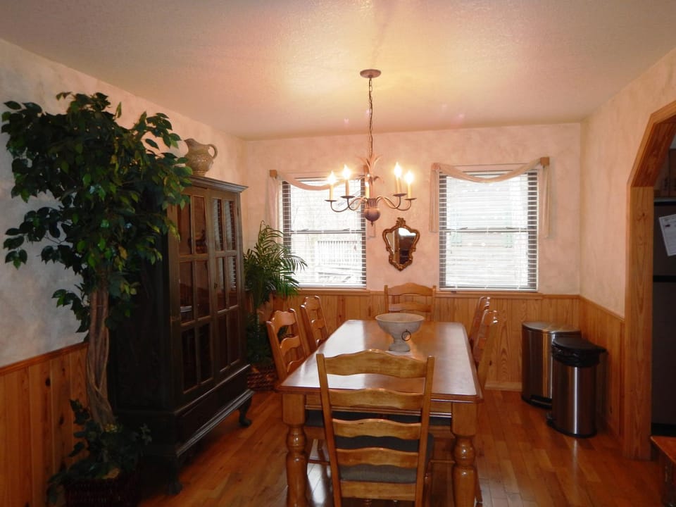Luxury, loft, log-sided two bedroom Harbor North cottage cottage House in Lake Ouachita