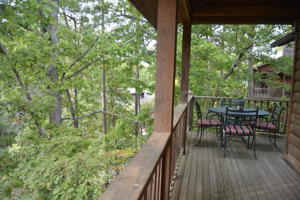 37DPD, Two bedroom, two bath log-sided condo with forest view condo Apartment in Lake Ouachita