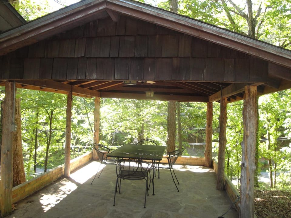 Four-Bedroom House House in Lake Ouachita