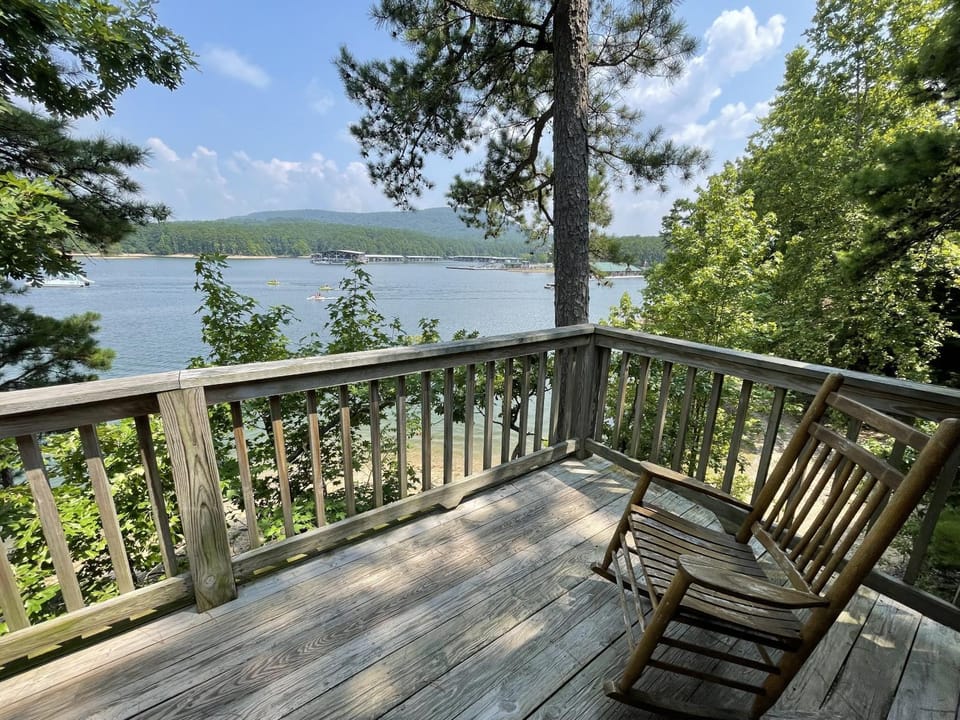 C18, Two bedroom, two bath log-sided loft Harbor North luxury loft cottage with hot tub cottage House in Lake Ouachita