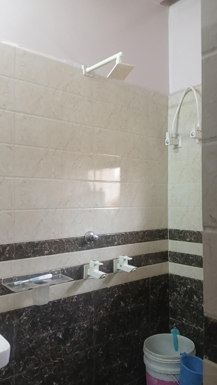 Shower, Bathroom, Seating area