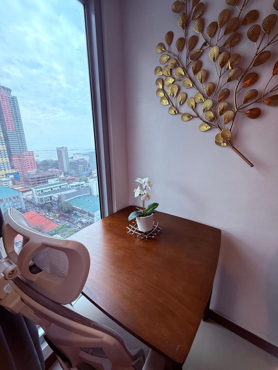 1 Bedroom Bayview Condo near SLMEC & US Embassy Apartment in Manila City