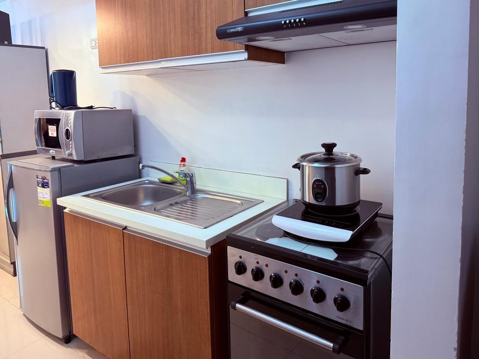 1 Bedroom Bayview Condo near SLMEC & US Embassy Apartment in Manila City