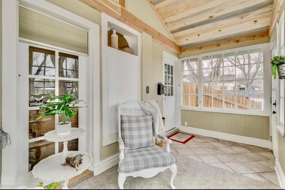 The Historic Blue Bird Cottage House in Colorado Springs