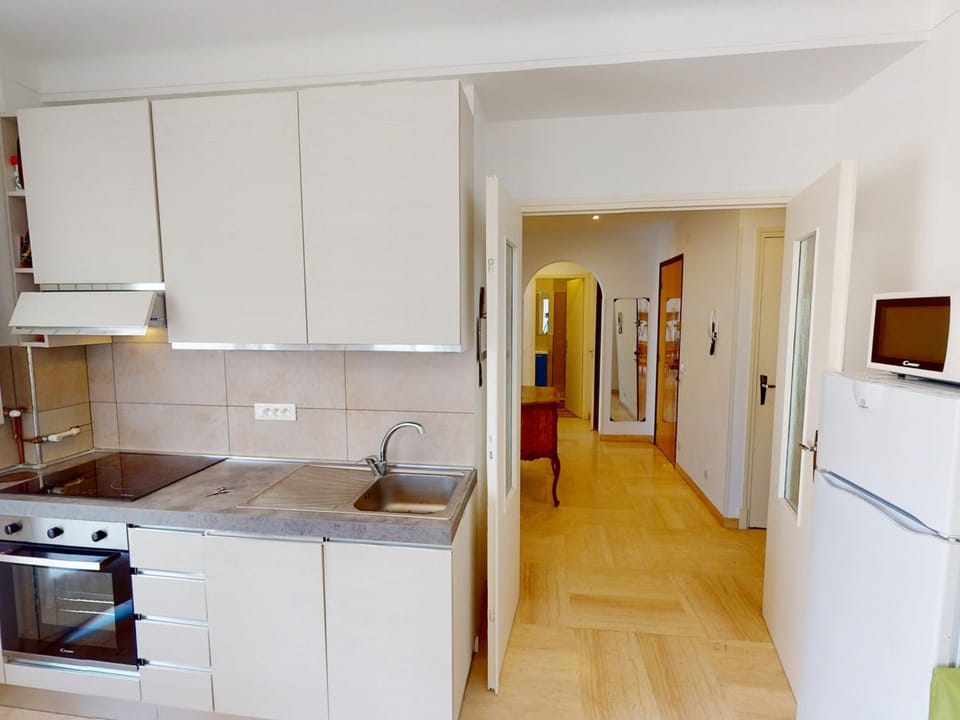 Charmant 3 pièces avec balcon, aperçu mer, calme, proche plage et centre - Menton - FR-1-196-322 Apartment in Menton