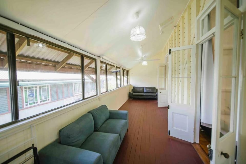 6 Bedroom + 2 Bath Apartment // Cairns Central Apartment in Cairns