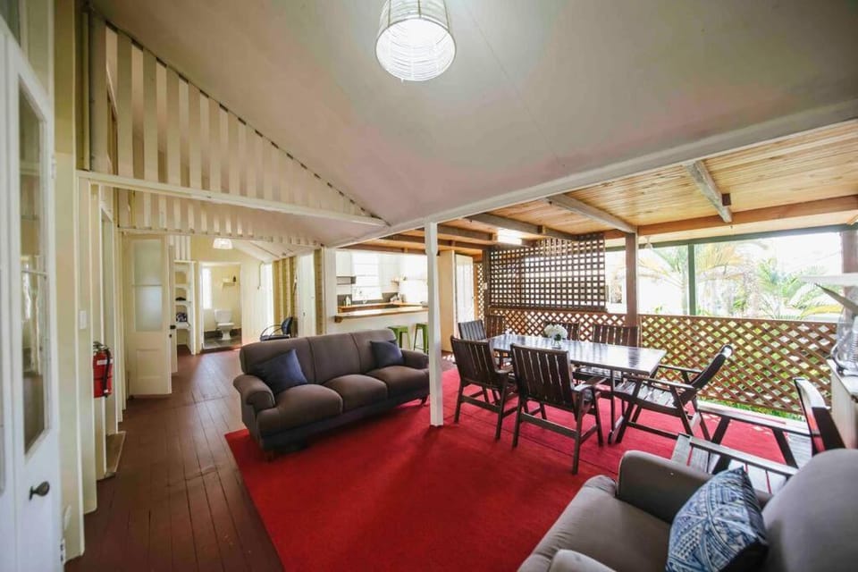 6 Bedroom + 2 Bath Apartment // Cairns Central Apartment in Cairns