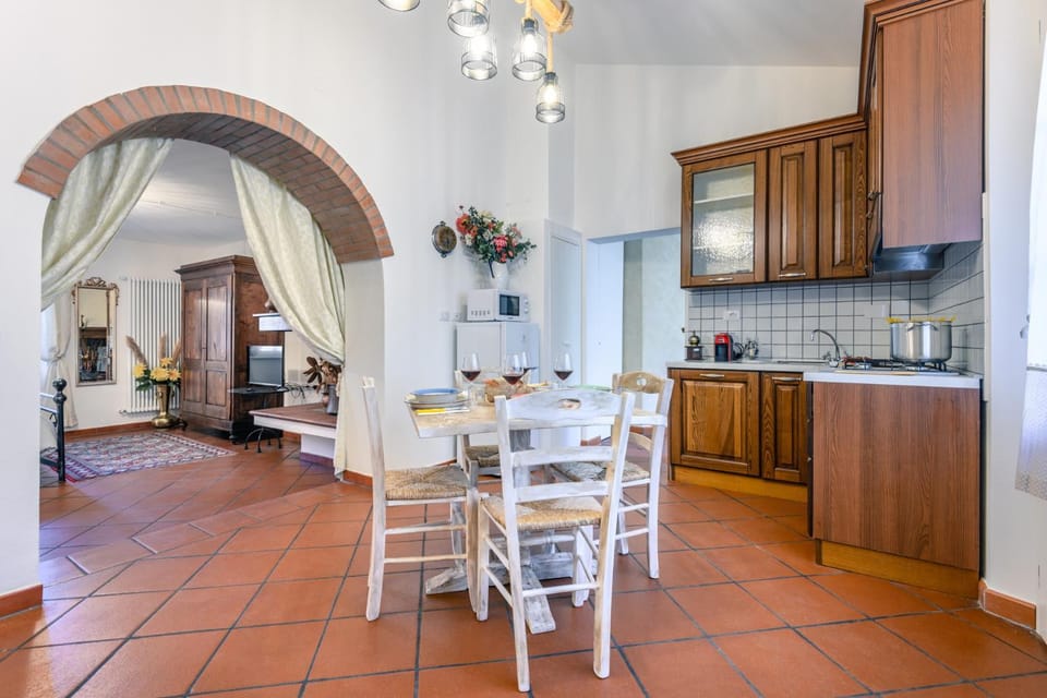 Kitchen or kitchenette, Dining area, dishwasher, minibar, stove