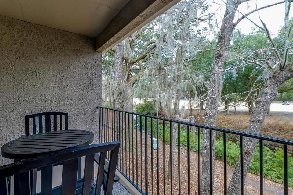 Great Golf Views King 2 Queens Sleeper Sofa Bikes & Beach Gear included House in Hilton Head Island