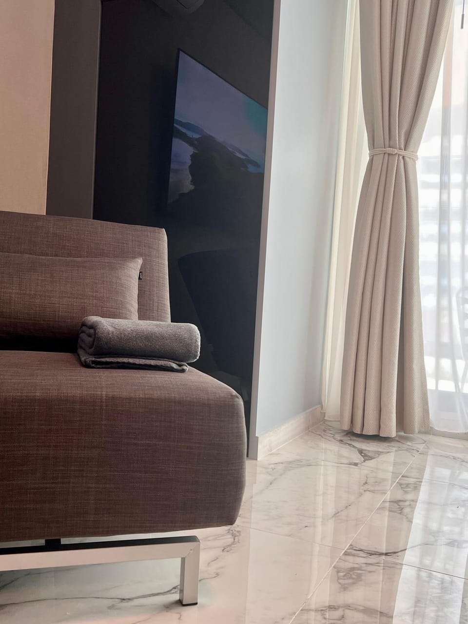 Blue Luxury Studio Apartment in Constanta