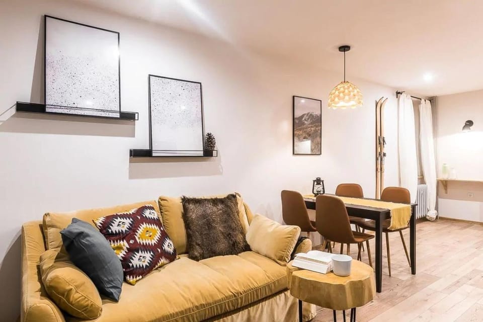 Communal lounge/ TV room, Bed, Living room, Seating area