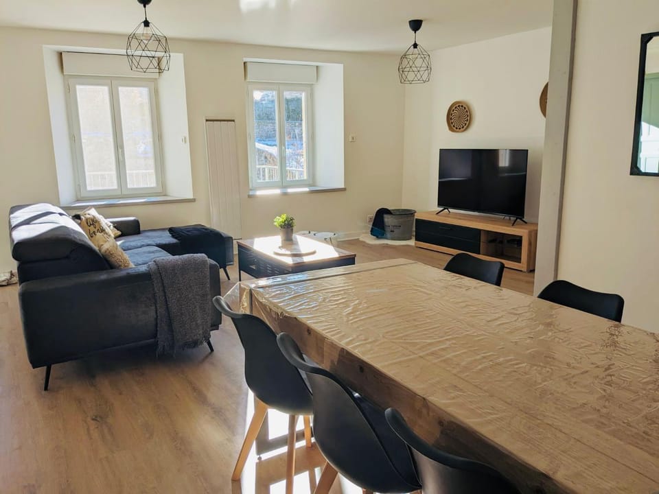 Living room, Dining area