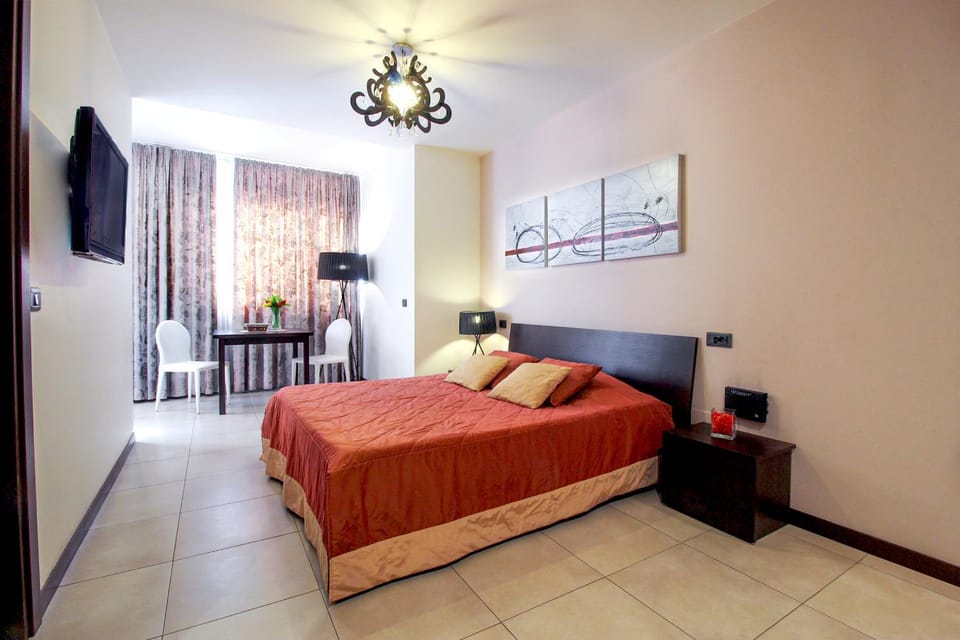 Seating area, Bedroom