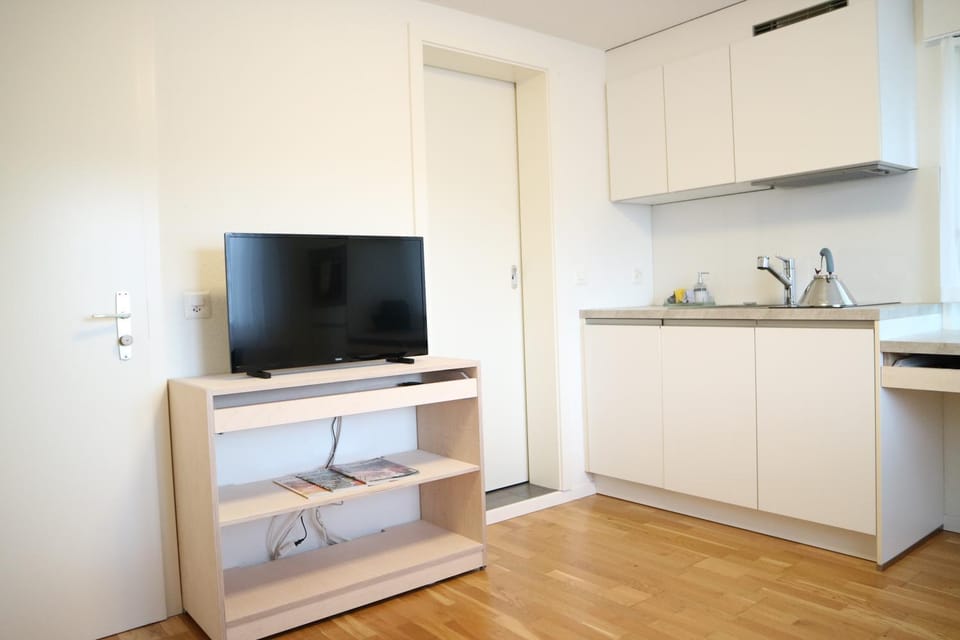 TV and multimedia, Kitchen or kitchenette