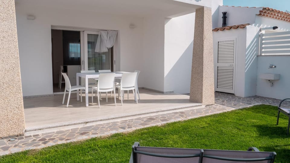 Property building, Patio, Garden, Dining area, Garden view