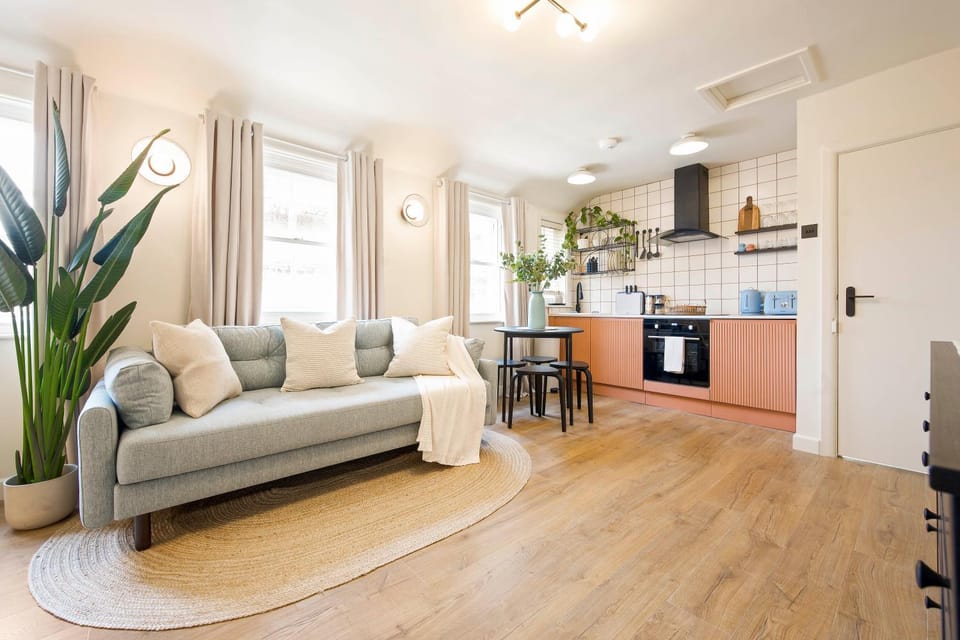 Kitchen or kitchenette, Living room, Seating area, Dining area, pet friendly, stove