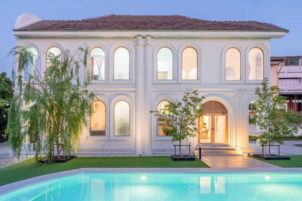 Property building, Garden view, Pool view, Swimming pool