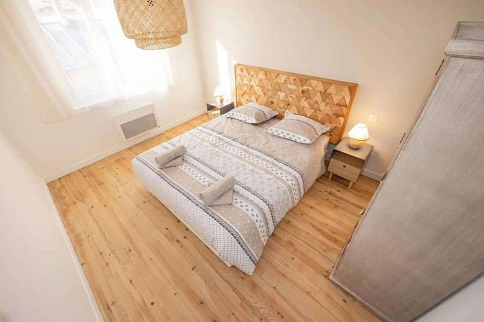 Bed, Photo of the whole room, Bedroom, towels, wardrobe