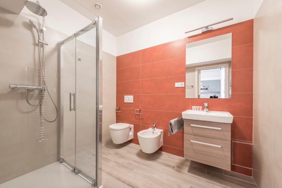 Shower, Toilet, Bathroom, bidet, towels
