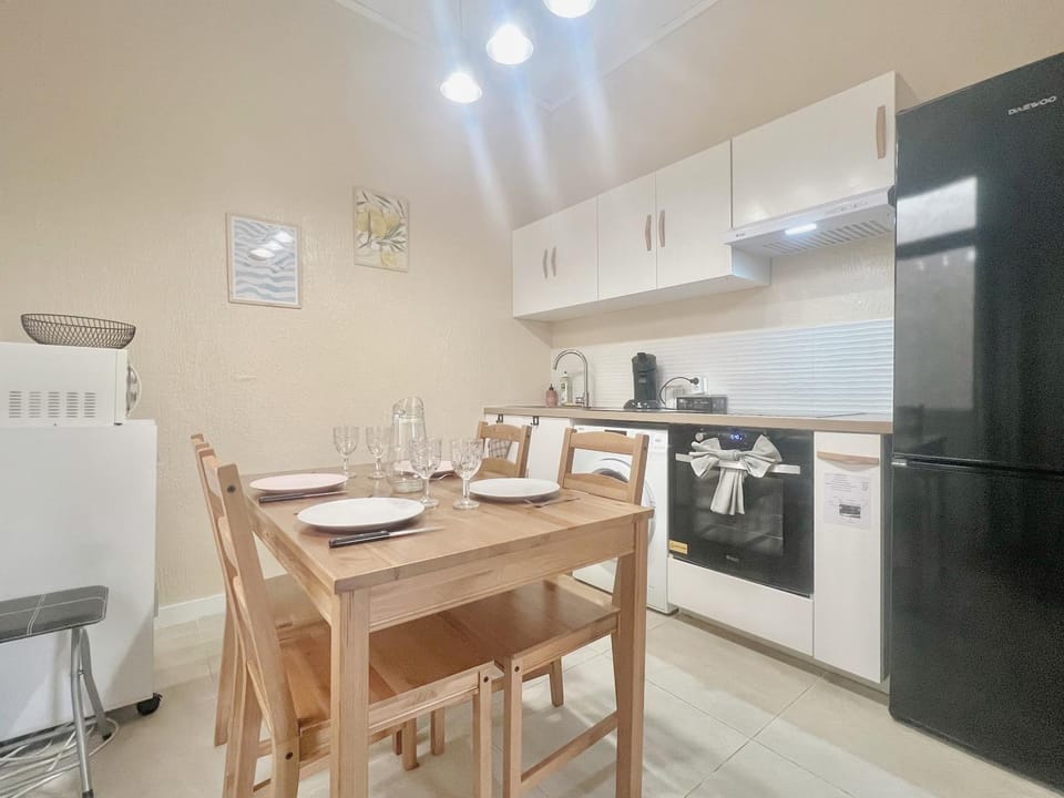 Le Cocon - Rénové, Clim, Terrasse, WIFI, Hypercentre, 5 personnes Apartment in Provence-Alpes-Côte d'Azur