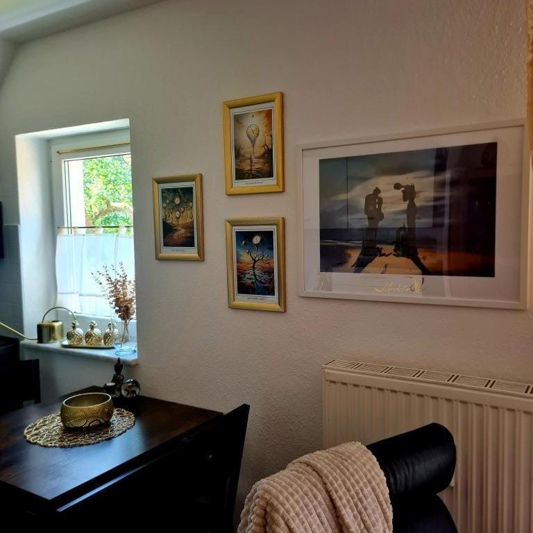 Living room, Decorative detail, Seating area, Dining area