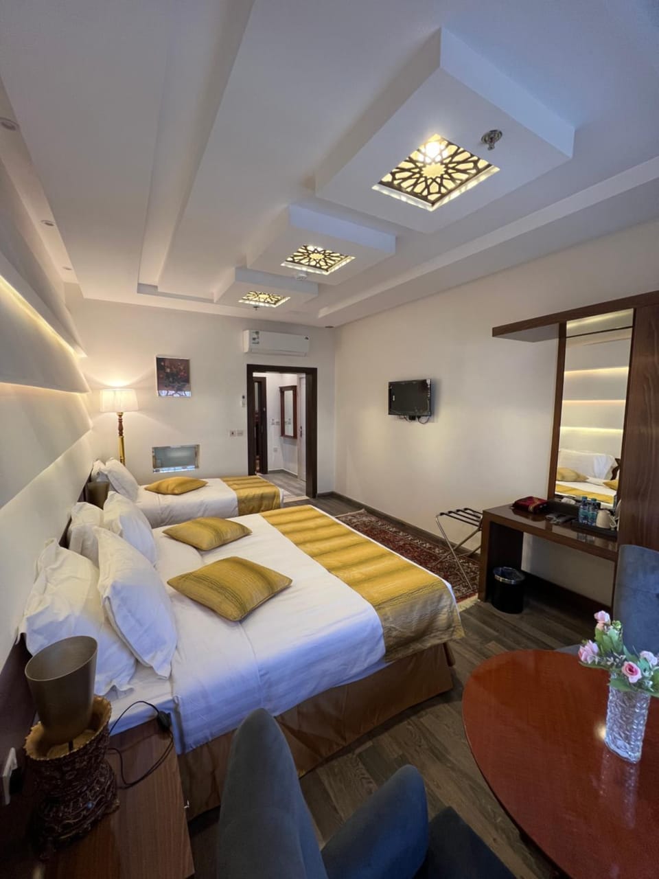 Bed, TV and multimedia, Photo of the whole room, Bedroom, hair dresser