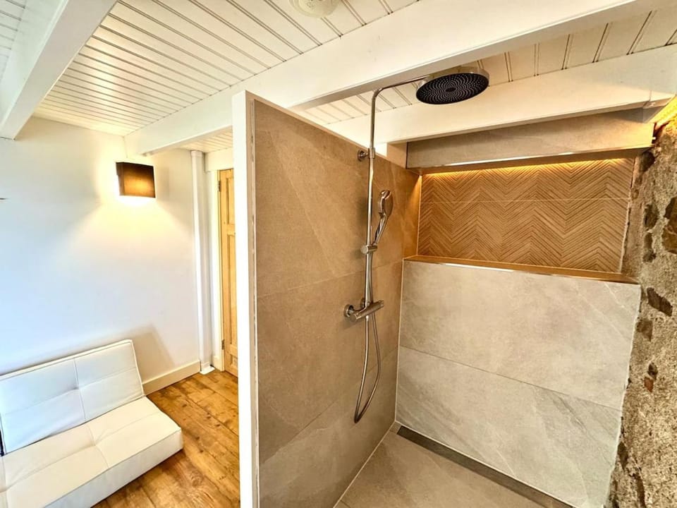 Shower, Bed, Bathroom, Photo of the whole room, Bedroom, air conditioner