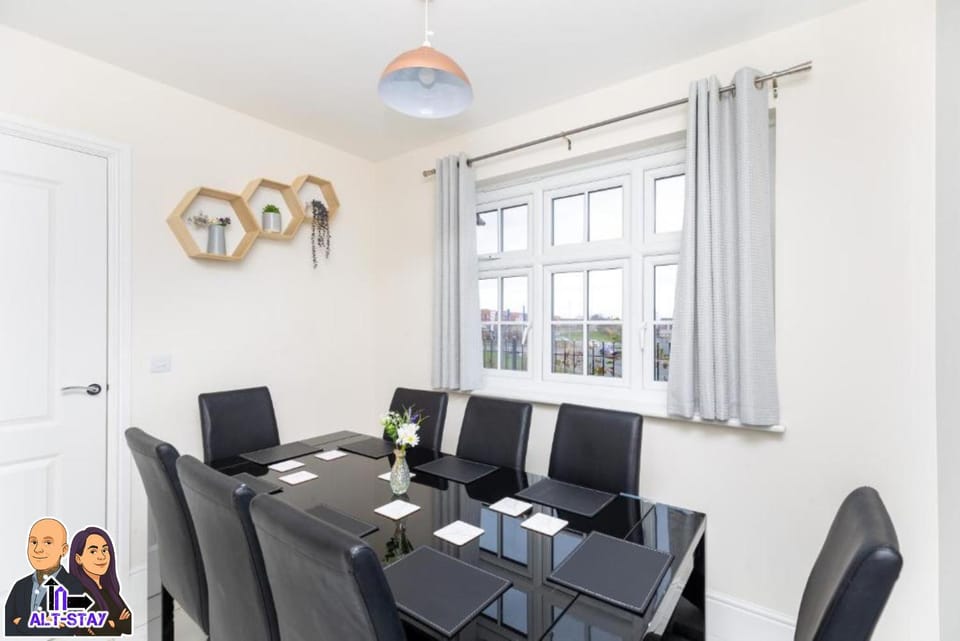 Living room, Seating area, Dining area