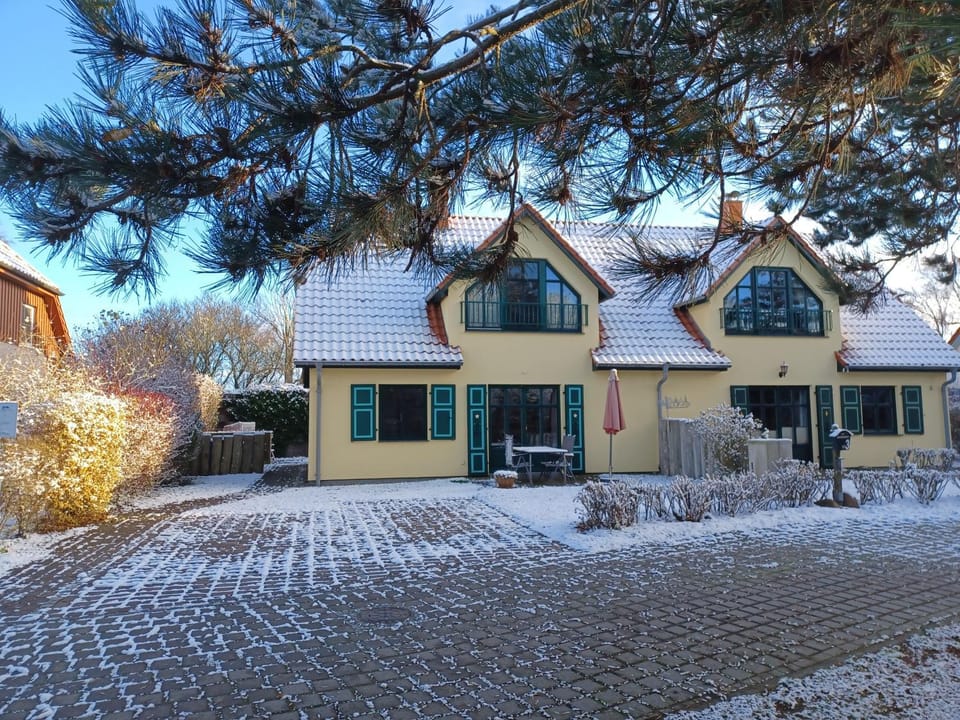 Property building, Winter